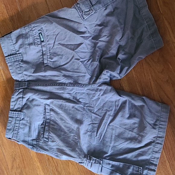 Rusty cargo shorts - Picture 5 of 10